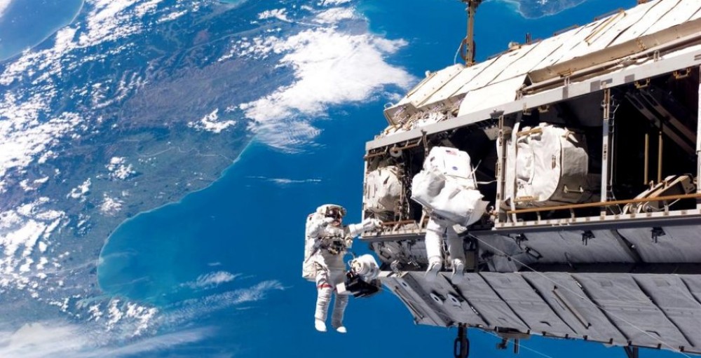 Accident pe Stația Spațială Internațională: un astronaut a pierdut un obiect în spațiu
